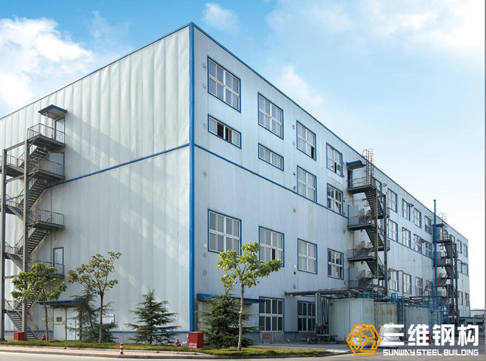 山东新黄金城hjc222钢结构公司建造的济南圣泉多高层钢结构加工车间效果图